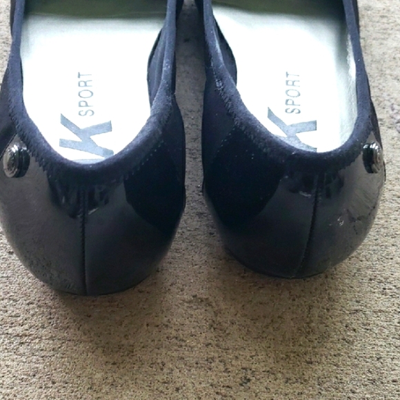 Like new "Anne Klein" sport black flats with silver chain on toe section - Picture 5 of 11